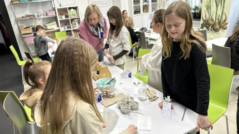 Półkolonie Domu Kultury nr 2 w Muzeum Farmacji/fot. Tomasz Kaźmierski