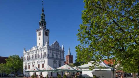 Rynek w Chelmnie i malowniczy ratusz. Fot. nadesłane