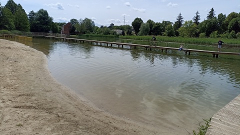 Zrewitalizowana plaża nad jeziorem Niskie Brodno. Fot. Monika Kaczyńska/PR PiK