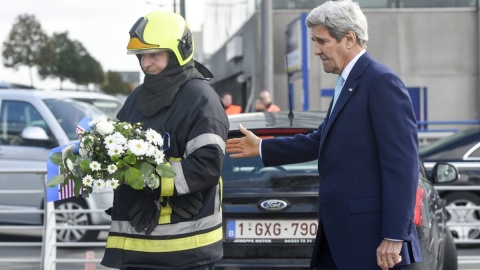 Kerry w Brukseli z kondolencjami po wtorkowych zamachach