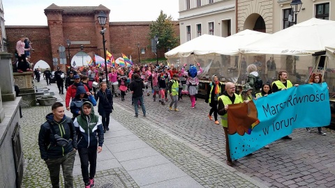 Pierwszy w Toruniu Marsz Równości i kontrmanifestacja W obronie normalności