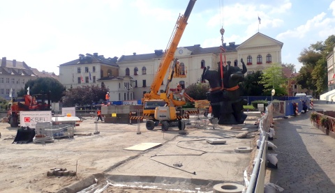 Pomnik Walki i Męczeństwa w Bydgoszczy już w nowym miejscu [wideo]