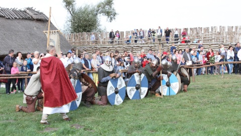 Handel w epoce brązu i żelaza. Trwa festyn w Biskupinie [GALERIA ZDJĘĆ]