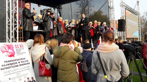 Mazurek Dąbrowskiego zabrzmiał nad Wyspą Młyńską w Bydgoszczy