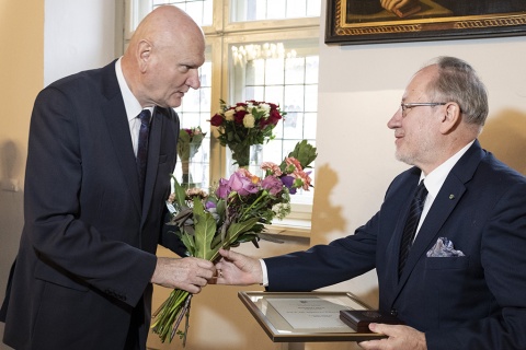 65. urodziny i ponad 40 lat pracy - prof. Zbigniew Witkowski odebrał medal Thorunium