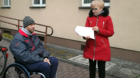 Niepełnosprawny radny nie złożył ślubowania. Przeszkodziły mu schody