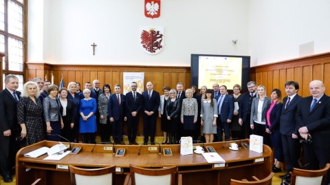 Miliony na inwestycje w regionie. Wręczono umowy