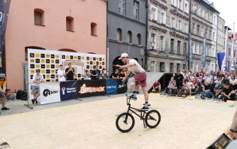 Z rowerem mogą zrobić wszystko. Mistrzostwa Polski BMX Flatland w Toruniu