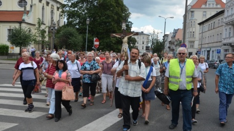 Pieszo, w grupie, a jednak w dialogu z sobą na pielgrzymce Maksymilianowskiej