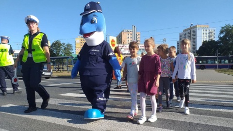 Policyjna maskotka uczyła zasad bezpieczeństwa na drodze