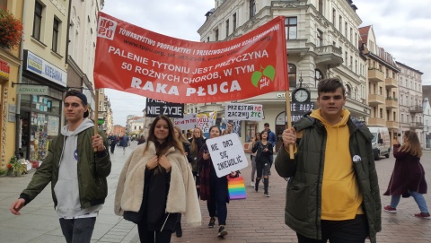 Młodzi do młodych: nie warto marnować życia na narkotyki czy alkohol