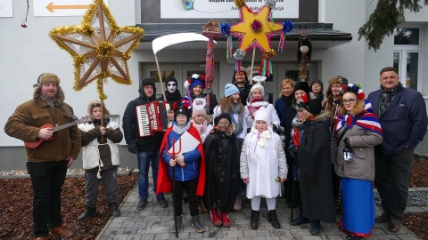 Śmierć, turoń, aniołki i diabełki, czyli kujawscy kolędnicy znów na ulicy