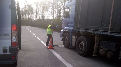 Transport wagi ciężkiej Towar na przyczepie miał o...20 ton za dużo