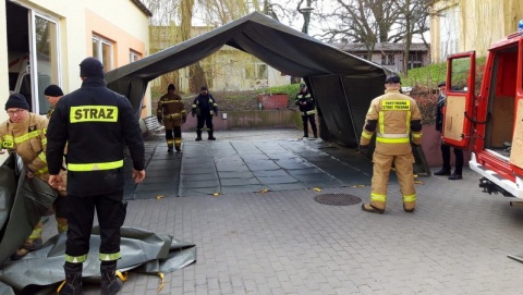 Praca strażaka to nie tylko gaszenie ognia - tak ten zawód widzą dzieci