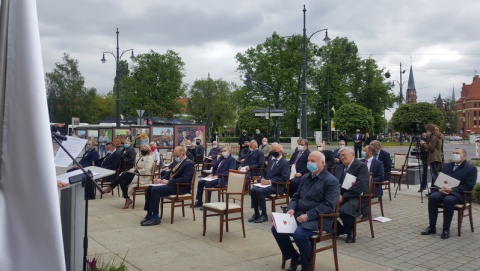 Uroczysta msza św. i sesja sejmiku - region o świętym Janie Pawle II [Posłuchaj]