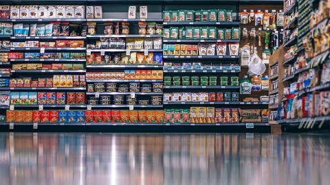 Sprzedają sklepy i centra dystrybucji. Sieć Tesco wycofuje się z Polski