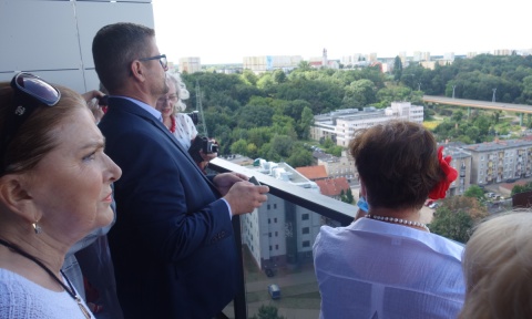 Seniorzy na 19. piętrze River Tower. Ich uniwersytet znowu działa