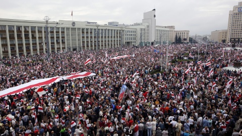 Dziesiątki tysięcy ludzi na proteście w centrum Mińska