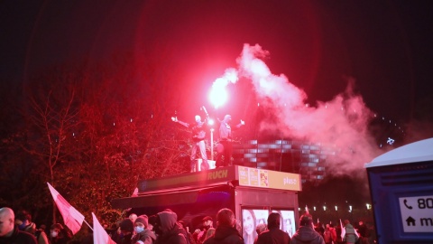 Rzecznik KSP: na rondzie De Gaullea w Warszawie w policjantów poleciały kamienie