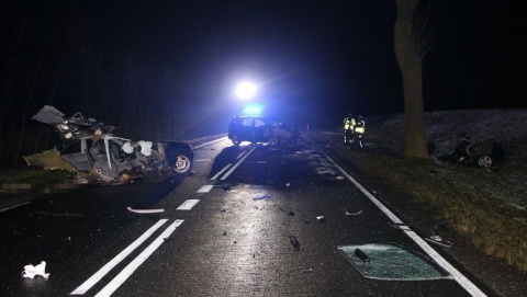 Tragedia na 10, BMW rozpadło się na dwie części. Zginęła 16-letnia pasażerka