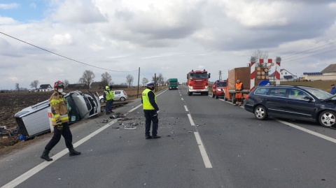 Tragiczny wypadek w Ostaszewie. Czołowe zderzenie dwóch samochodów