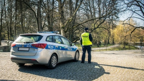 Policjanci reanimowali na ulicy. Okazało się, że pacjent miał koronawirusa