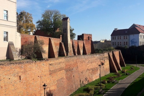 Wieża wodociągowa pierwsza do remontu. Odnowią średniowieczne mury