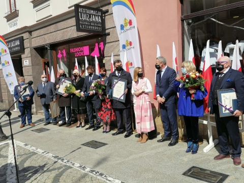 Podpisali się na Długiej z okazji urodzin miasta. Pięć kolejnych Bydgoskich Autografów