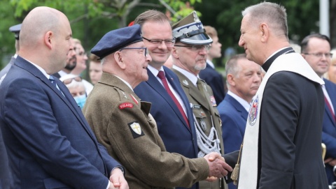 Czerwone maki na Monte Cassino...77 lat temu Polacy zdobyli klasztorne wzgórze