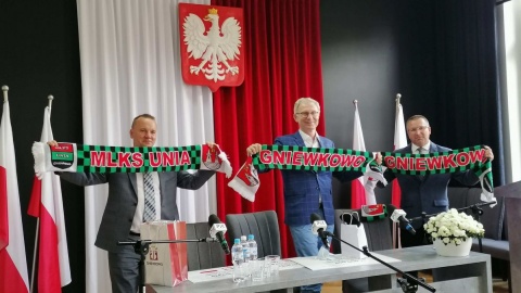 Dobra wiadomość dla Gniewkowa: będzie dach nad trybunami Stadionu Miejskiego