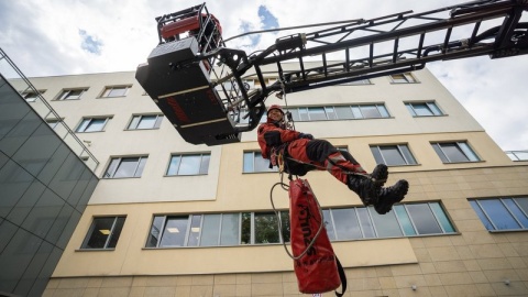 Taki Dzień Dziecka to pełen odlot Strażacy fruwali dla chorych dzieci [zdjęcia]