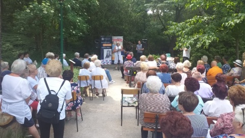 Nie chcą siedzieć sami w domach, bez ludzi. Ich uniwersytet ma już 14 lat [zdjęcia]