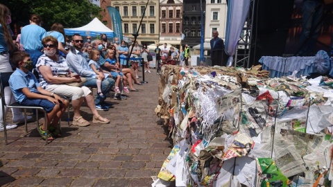 To nie był papierowy zapał Młodzież z Torunia zebrała mnóstwo makulatury