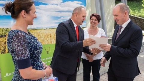 Place zabaw, miejsca aktywności dla seniorów - na wsi takie miejsca są bezcenne