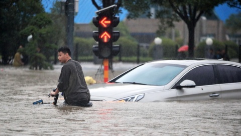 Powódź w Chinach. Poziom wody w metrze się podnosił, ludziom brakowało powietrza