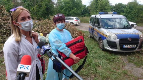 Bezdomny nie przyjdzie do punktu szczepień, więc w Toruniu jadą do niego