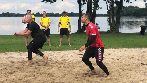 Złoto dla Żnina, srebro dla Radziejowa. Policjanci zagrali na plaży [wideo, zdjęcia]