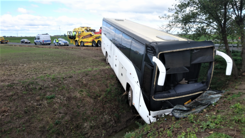 Podmuch wiatru zepchnął autokar Śledztwo po wypadku z udziałem przedszkolaków