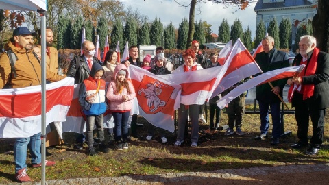 Posadzili Dąb Wolności dla Białorusi. Pomoże przetrwać trudny czas [wideo, zdjęcia]