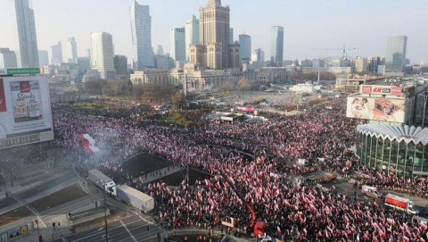 Marsz Niepodległości szedł w tym roku pod hasłem Niepodległość nie na sprzedaż [zdjęcia]