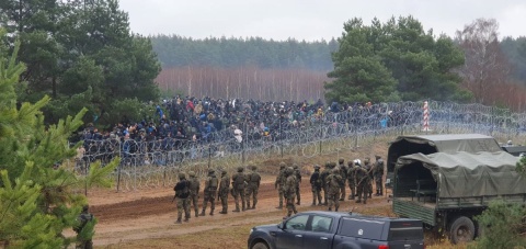 Premier Morawiecki: Polska granica ostateczną barierą dla działań Łukaszenki [wywiad]