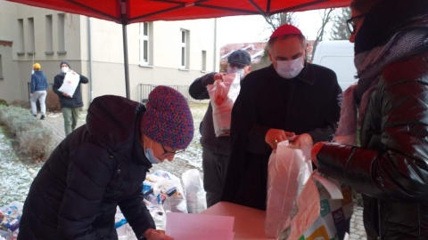 Caritas przekazała pomoc dla potrzebujących. By święta były świętami [zdjęcia]