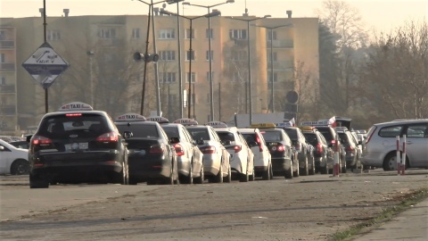 Taksówki w Grudziądzu: trzaśnięcie drzwiami za 9 złotych. Radni podnieśli stawki