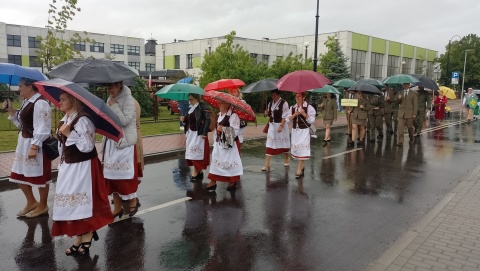 Deszcz nie przeszkodził. Pochód Borowiaków przeszedł ulicami Tucholi