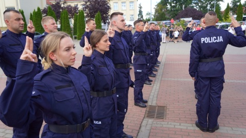 21 nowych policjantów trafi do komend w regionie. Najpierw ślubowanie [zdjęcia]