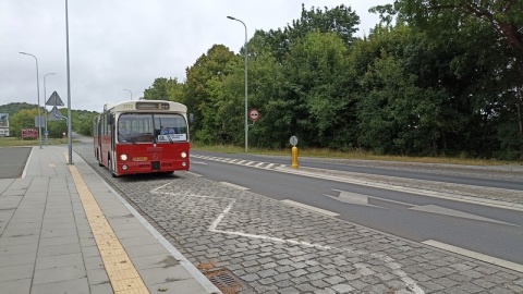 Powróćmy do dawnych lat Takimi autobusami jeździło się lata temu po mieście