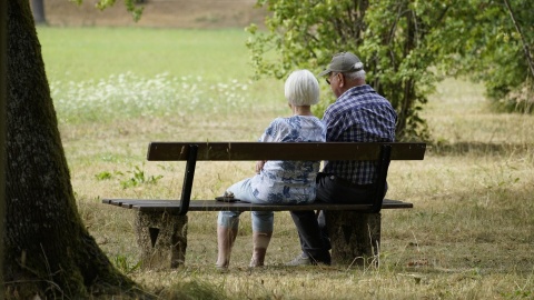 Szczepienia przeciw pneumokokom dla seniorów. Jakie warunki trzeba spełnić