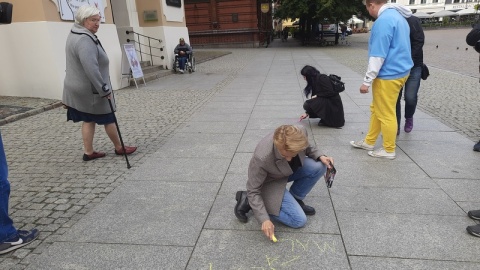 Incydent pod toruńskim kościołem. Policja zatrzymuje  posłanka interweniuje