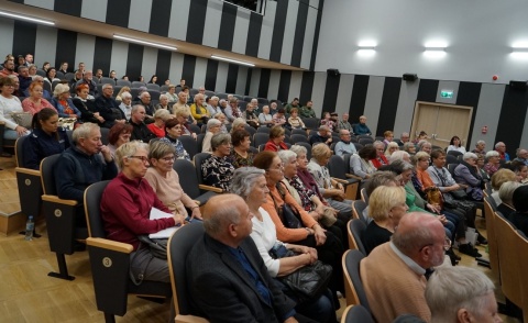 Seniorzy muszą sobie w końcu radzić z oszustami Po to było to spotkanie [wideo, zdjęcia]