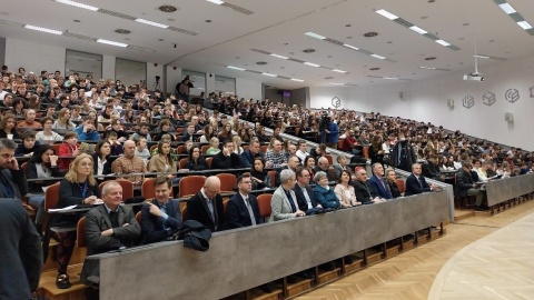 Młodzież jest wprost przyspawana do smartfonów. To sympozjum otwiera oczy